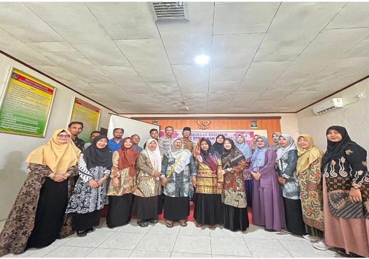 Kegiatan Pengabdian Masyarakat 
Penerapan Pijat Tuina pada Anak Usia 9-12 Bulan di Posyandu Teratai Desa Talikumain Tambus